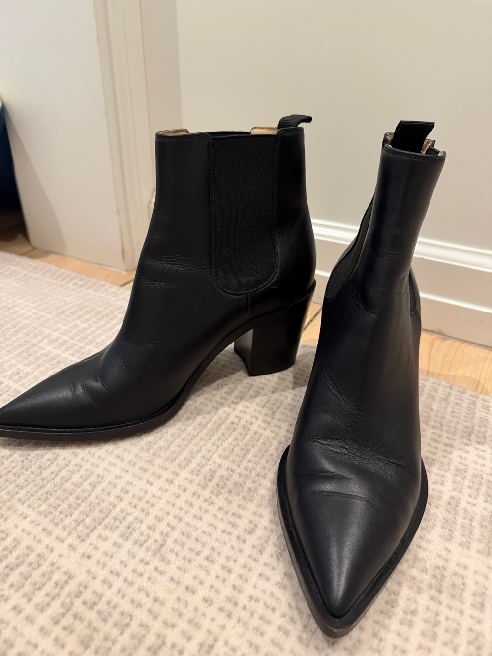 Gianvito Rossi Black Pointed Leather Chelsea Booties